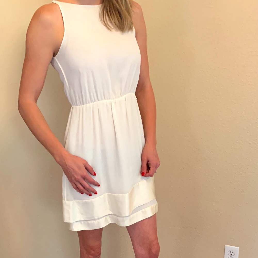 Banana Republic Cream Polyester/Silk Knee-Length Cocktail Dress - size 2P